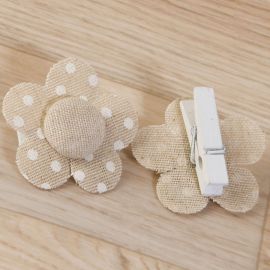 6 Pinzas Flor con Topos 4,5 cm x 4,5 cm 6 Pinzas Flor con Topos 4,5 cm x 4,5 cm