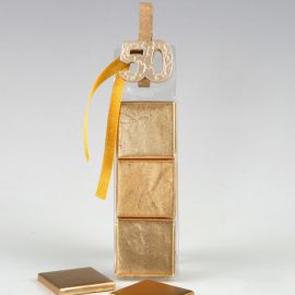 Pinza Madera 50 Aniversario con Estuche 3 Chocolates Pinza Madera 50 Aniversario con Estuche 3 Chocolates