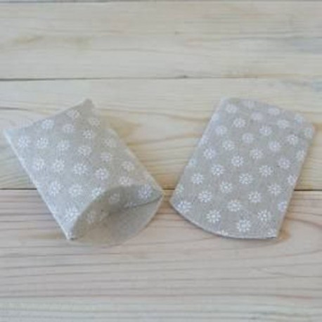 12 Estuches Petaca con Flores Blancas