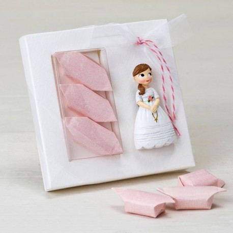 Imán Niña con Rosario y 3 Caramelos