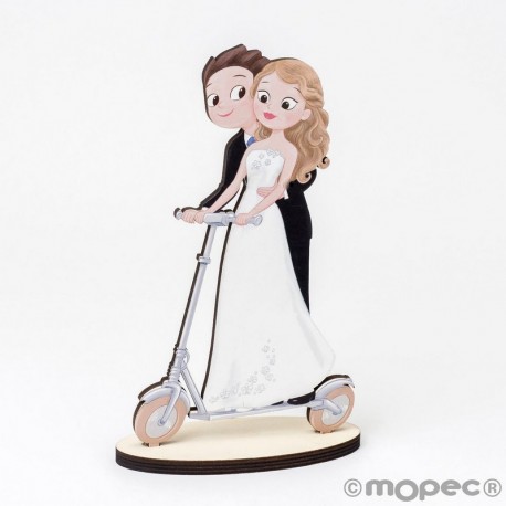 Figura Madera Novios Patinete Eléctrico 19 cm
