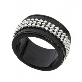 Anillo Negro con Tachuelas Anillo Negro con Tachuelas