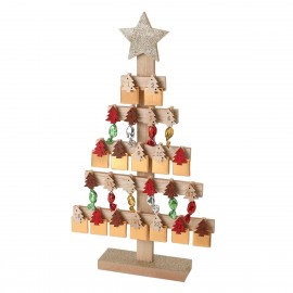 Calendario adviento de madera en forma de árbol