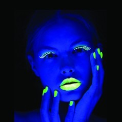 Maquillaje Fluorescente UV Neón